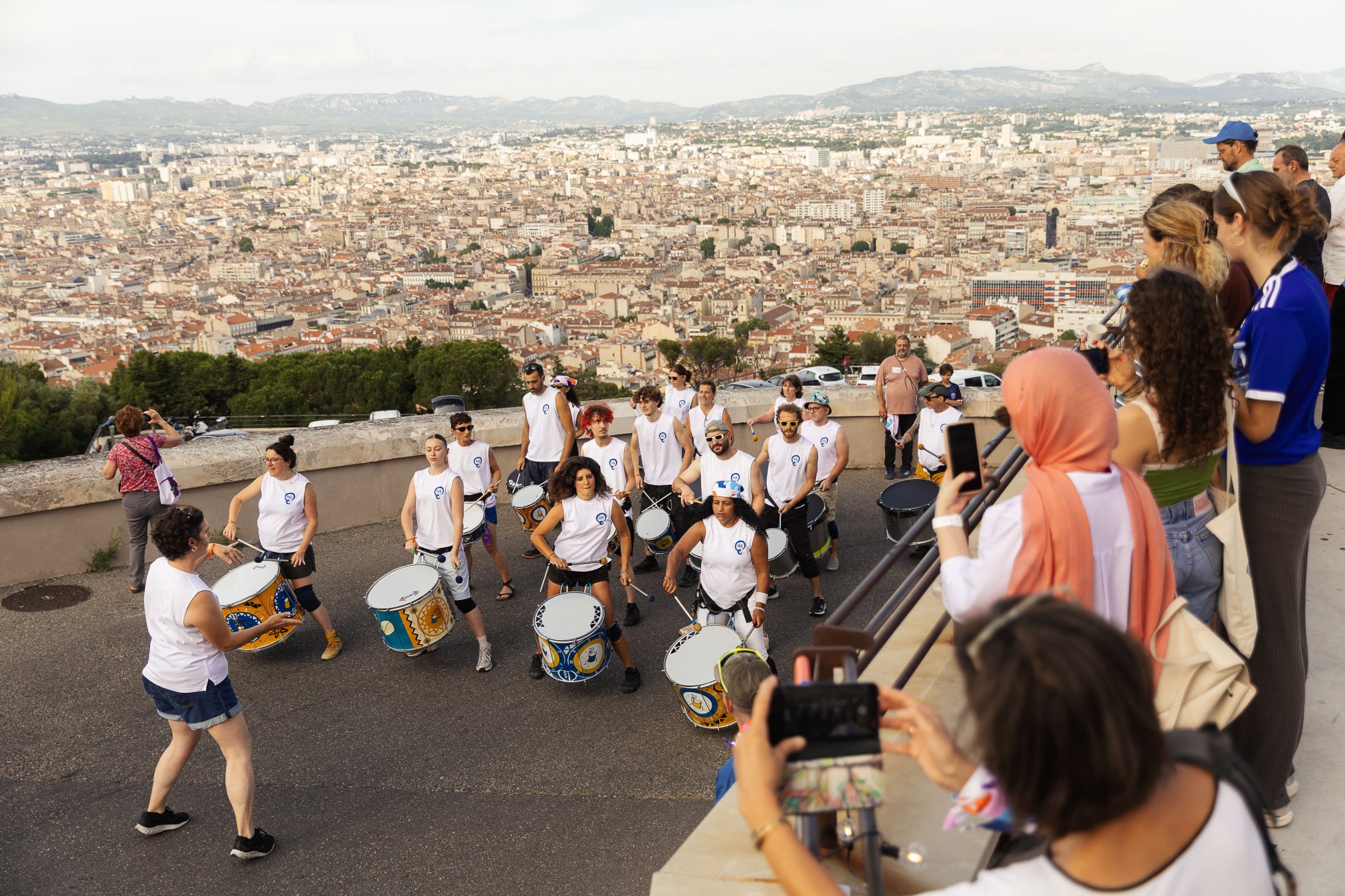 Le son de la batucada annonce l'ouverture des festivités