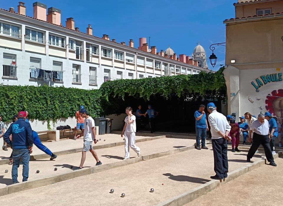 Partie de pétanque à La Boule des Vents